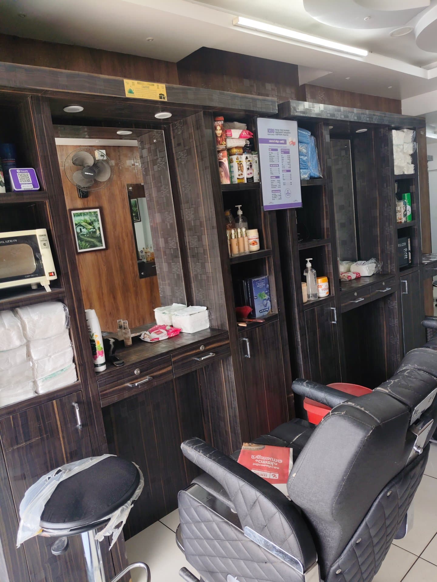 Highway Gents Beauty Parlour interior and styling stations