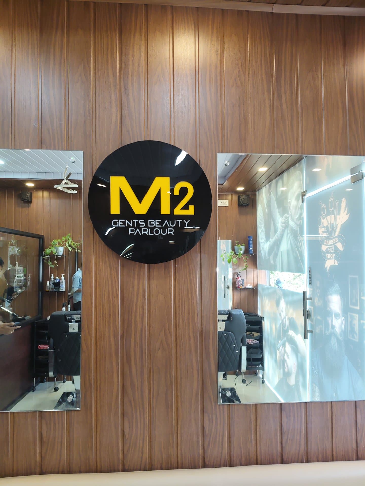 M2 Gents Beauty Parlour interior and styling stations