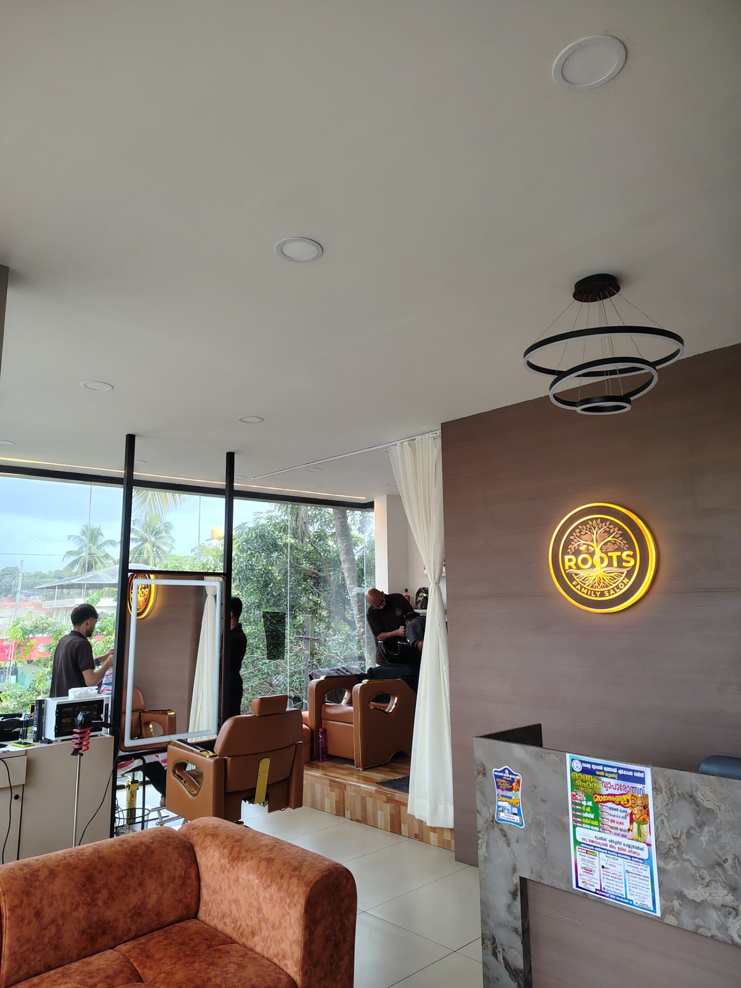 ROOTS Family Saloon interior and styling stations